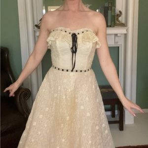 1940s dress boning in bodice so pretty